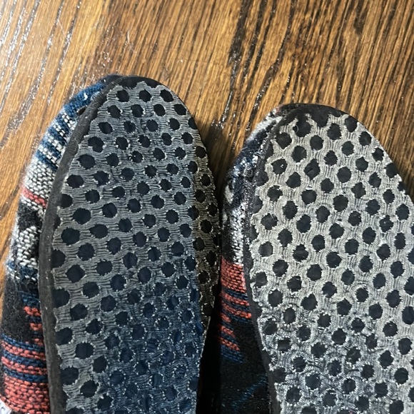 TOMS - Picture 2 of 6